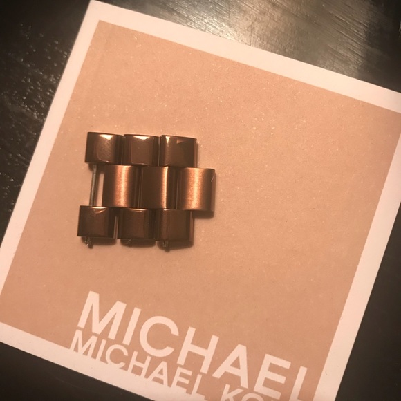 Michael Kors Watch - Picture 3 of 6